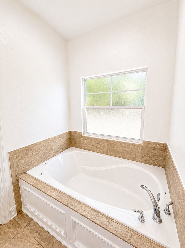 Building Photo - 212 Nandina Way