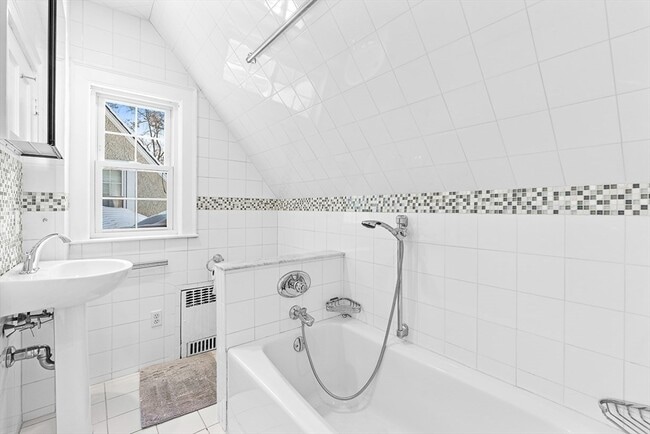 Building Photo - 23 Jefferson Rd