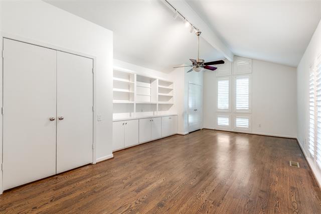 Building Photo - 3101 Lovers Ln