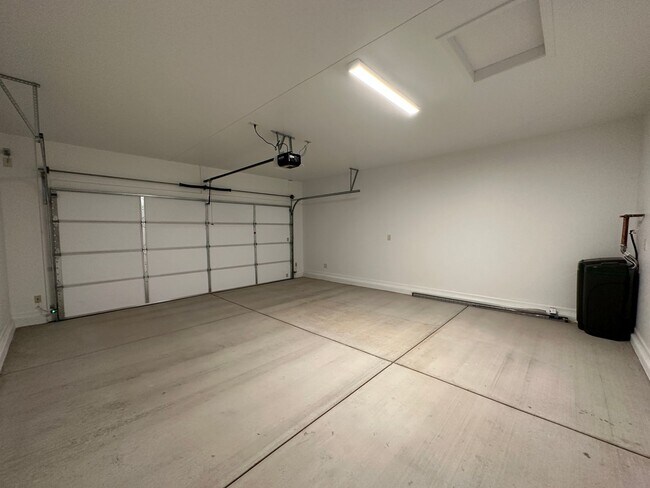 Building Photo - 1436 E Basalt Dr