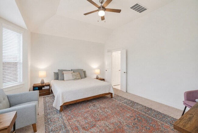 Building Photo - 8145 Overland Grv