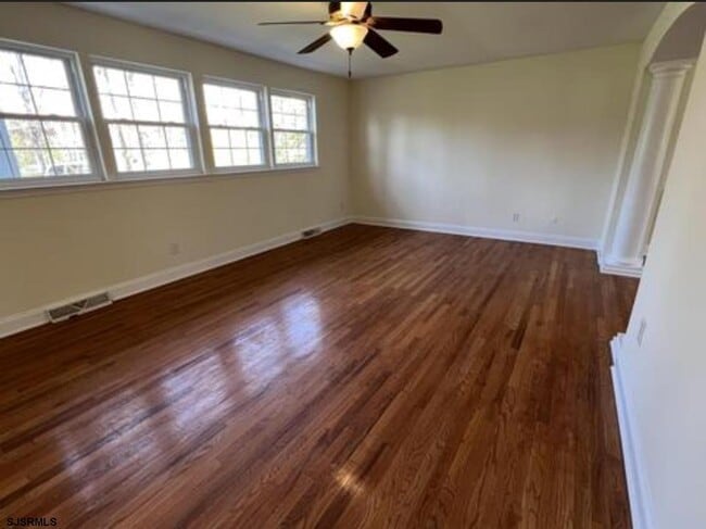 Building Photo - 102 Dogwood Ln