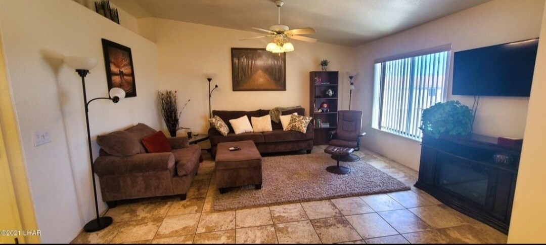 Living room - 2095 Mesquite Ave