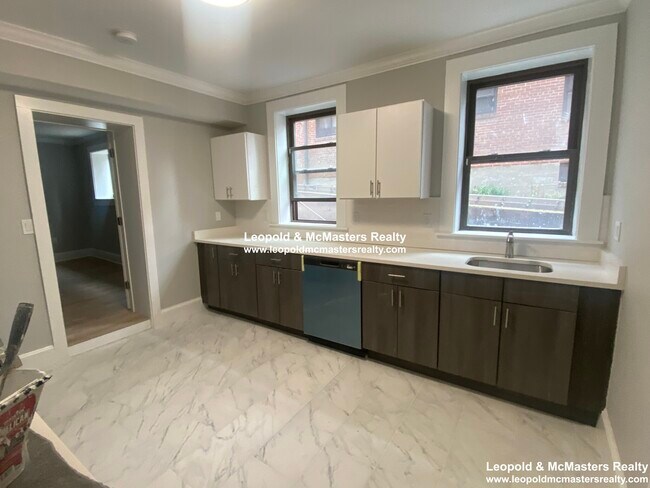 Primary Photo - 83 Longwood Ave