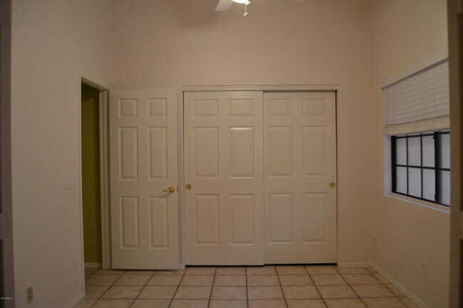 Building Photo - 4648 W Harrison St
