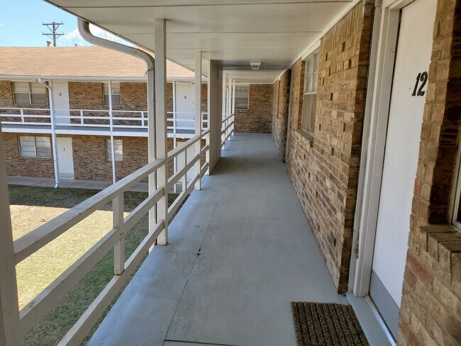 Building Photo - 301 N University Dr