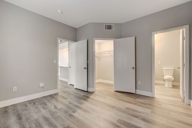 Building Photo - Upgrated upstairs 2 Bedrm 2 bath Gated Com...