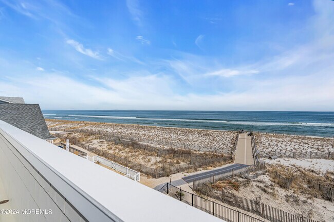 Building Photo - 3574 Ocean Terrace