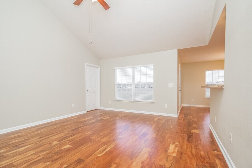 Building Photo - 406 Birdstone Dr