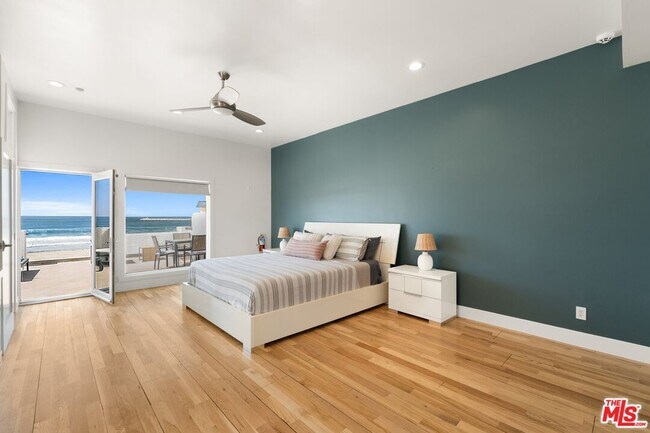 Building Photo - 6419 Ocean Front Walk