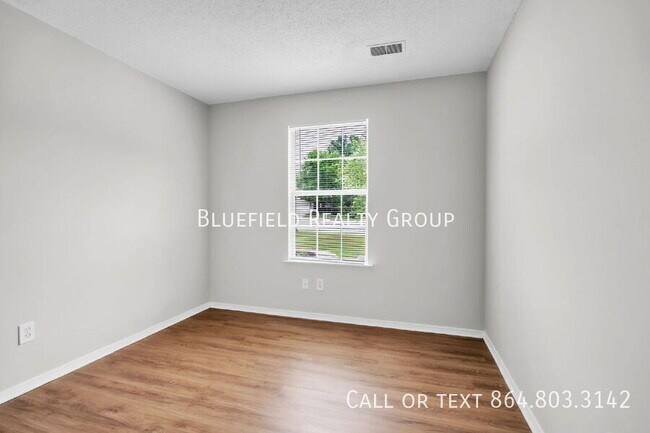 Building Photo - 111 White Willow Ct