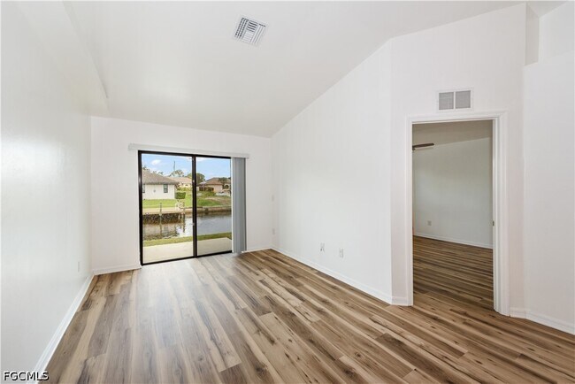 Building Photo - 3520 SW 17th Ave