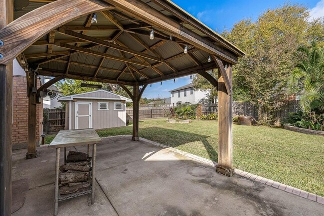 Building Photo - 3809 Tailfeather Dr