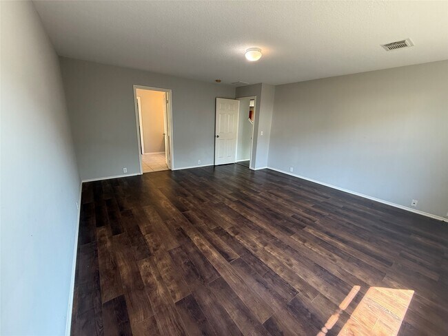 Building Photo - 4822 Russet Trail Ct