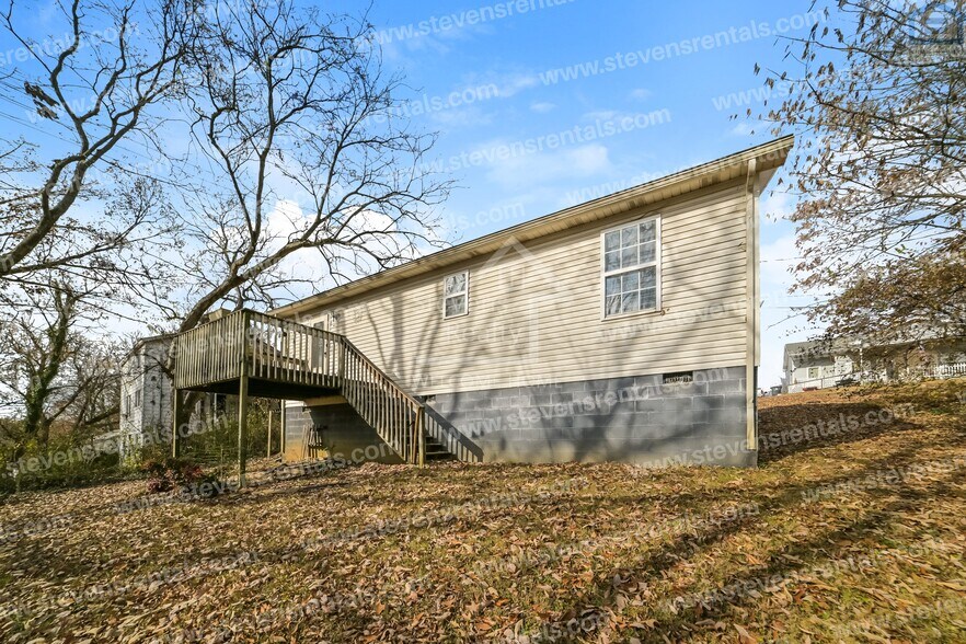 Building Photo - 165 Old State Rd
