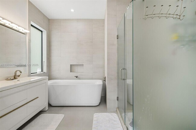 Building Photo - 442 SW 15th Rd