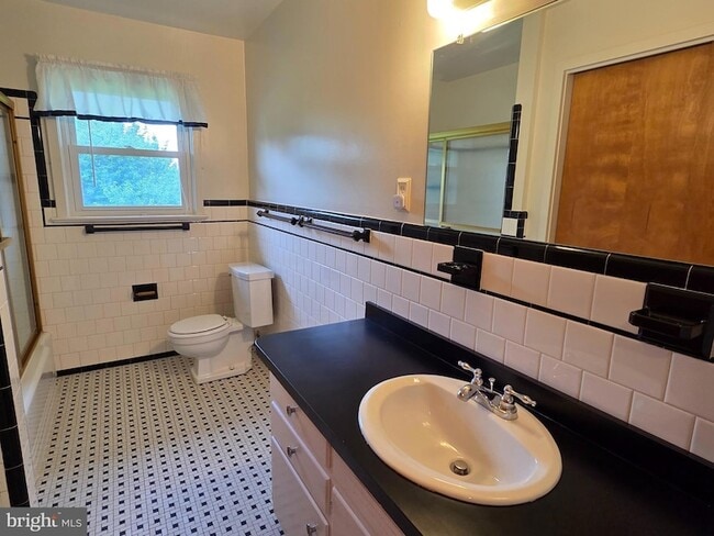 Building Photo - 25020 Oak Dr