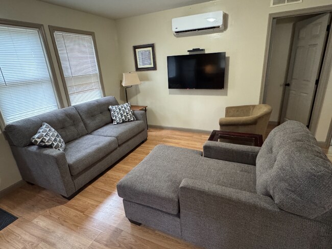 Building Photo - 123 Voncannon Dr