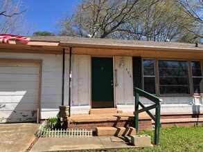 Building Photo - 406 Maynard Dr