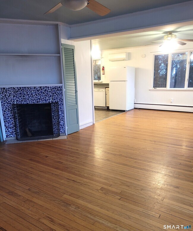 Building Photo - 123 Bridge St