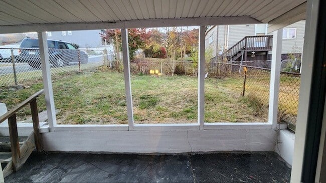 Building Photo - 3 bedroom 1 bathroom