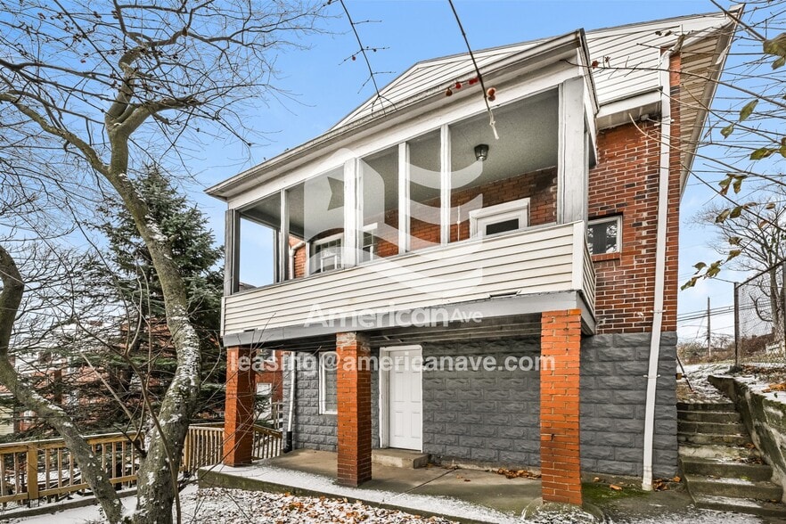 Building Photo - 726 Grandview Ave