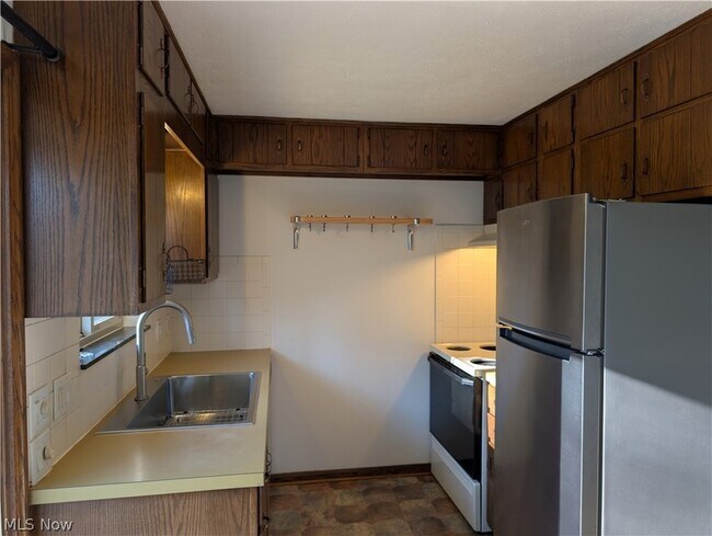 Building Photo - 3792 Baumberger Rd