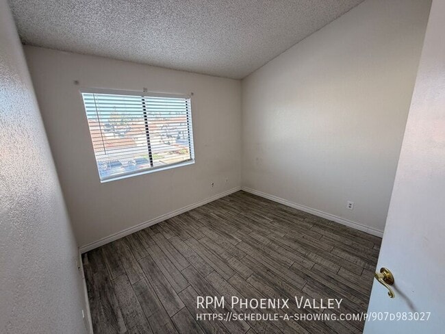 Building Photo - 2954 N Oregon St