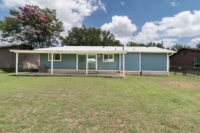 Building Photo - 1515 Glenmeadows Dr