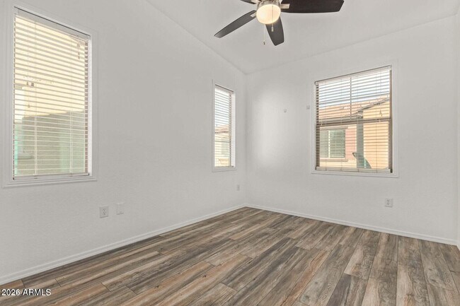 Building Photo - 3250 W Greenway Rd