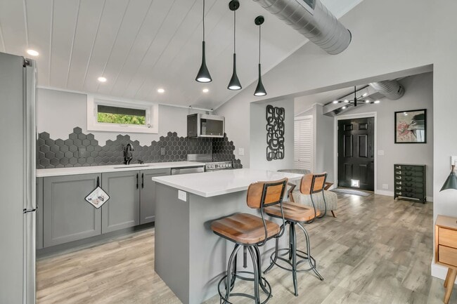 Building Photo - Private ADU available in Burien (garages n...