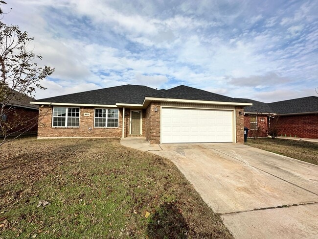 Building Photo - Beautiful 3bed/2bath House Available Near Tinker and Oklahoma Heart Hospital!