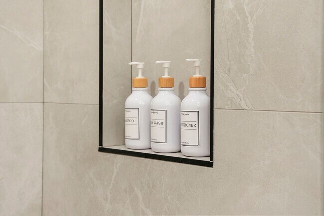 Building Photo - 2344 W Polk St