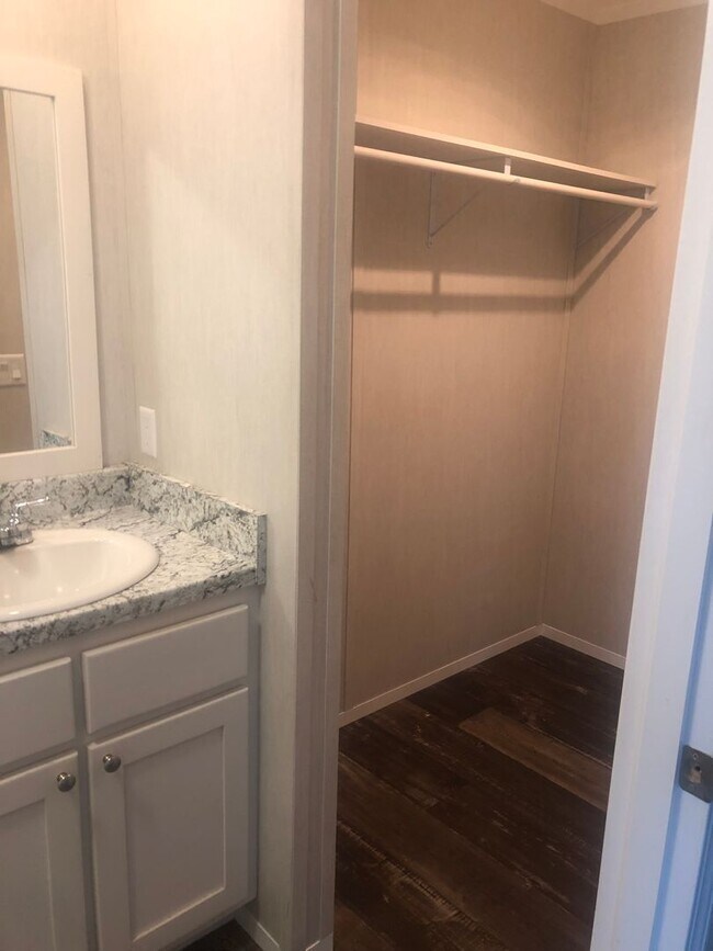 Building Photo - 291 Brookside Dr