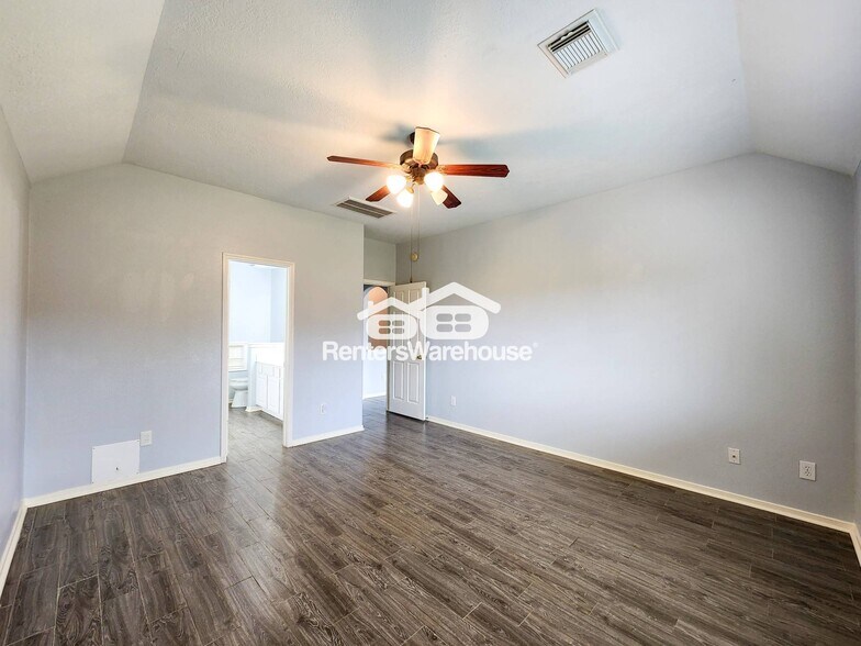 Building Photo - 11902 White Water Bay Dr