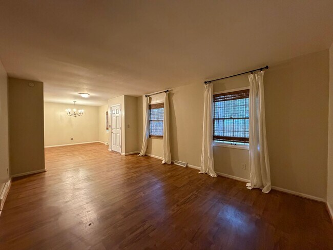 Building Photo - 19 Briarcliff Rd