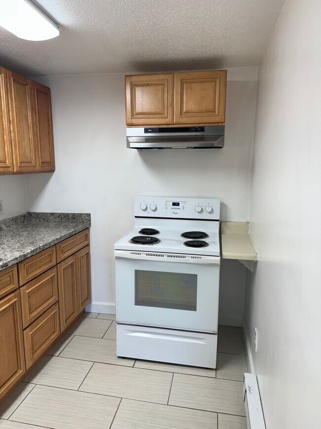 Building Photo - One bedroom Southwick Ma U-11