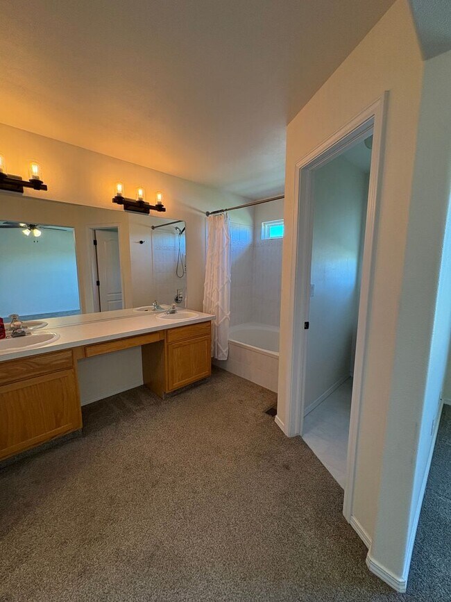 Building Photo - Stunning 2-Story 4 Bedroom Home With Finished Walk-Out Basement and Bonus Room