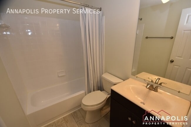 Building Photo - 571 Quaker Ridge Ct