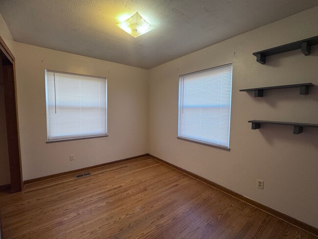 Building Photo - Friendsville 37737 - 3 bedroom, 2.5 bath home - Contact Jackie Mills (865) 748-2851