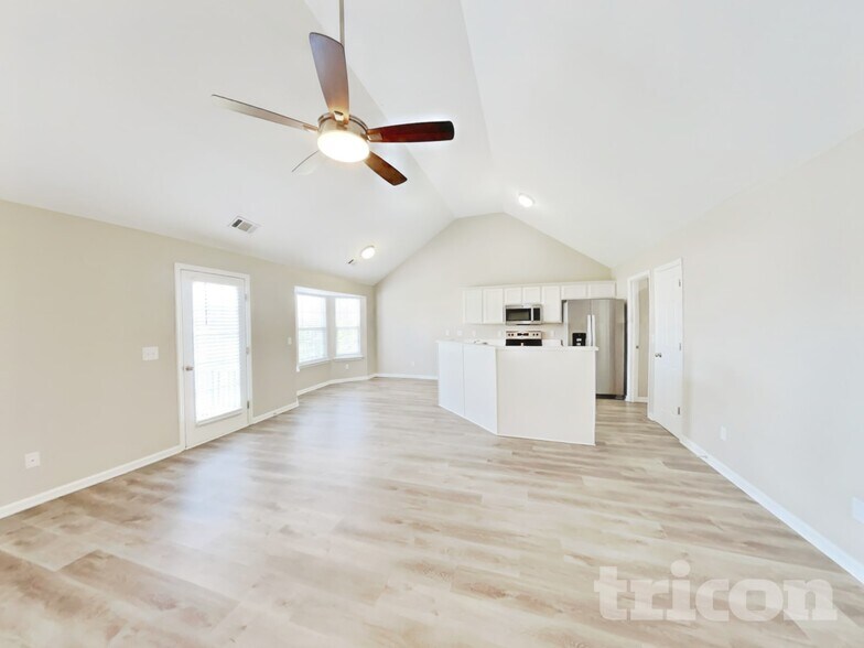 Building Photo - 1889 Olive Cir