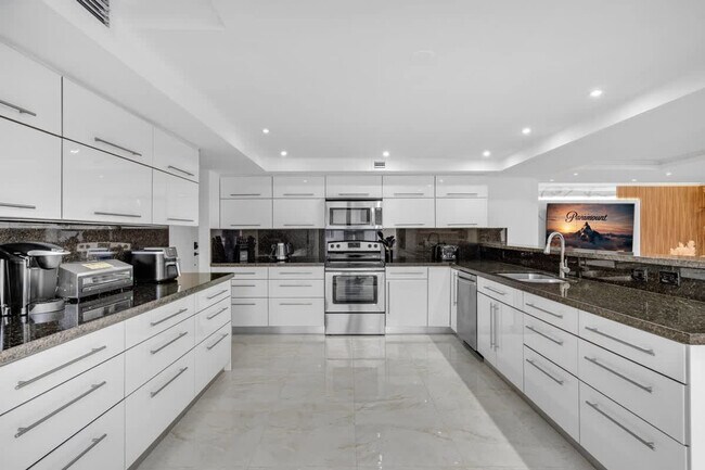 Building Photo - 468 Golden Isles Dr