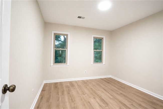 Building Photo - 3470 Clubland Dr