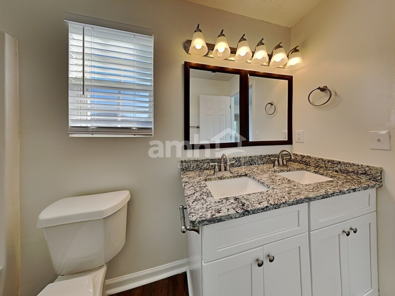 Building Photo - 814 Carlton Pointe Terrace