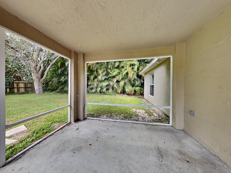 Building Photo - 1234 SW Alesio Ln