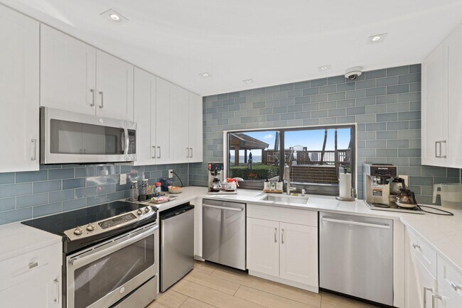 Building Photo - 3420 S Ocean Blvd