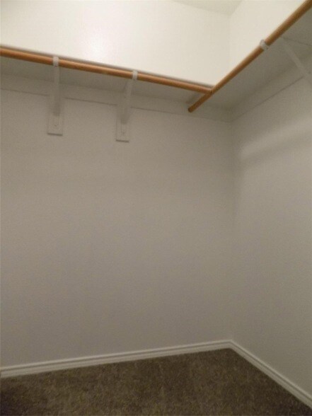 Building Photo - 16905 Thorntree Ct