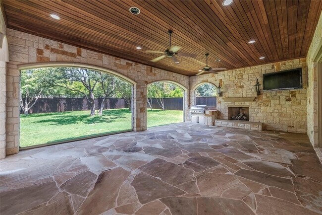 Building Photo - 4311 Brookview Dr