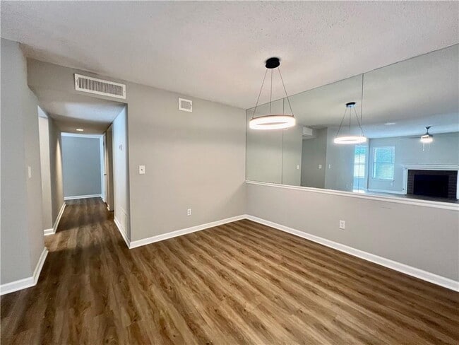 Building Photo - 1605 Huntingdon Chase