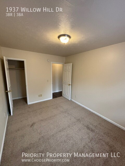 Building Photo - 1937 Willow Hill Dr